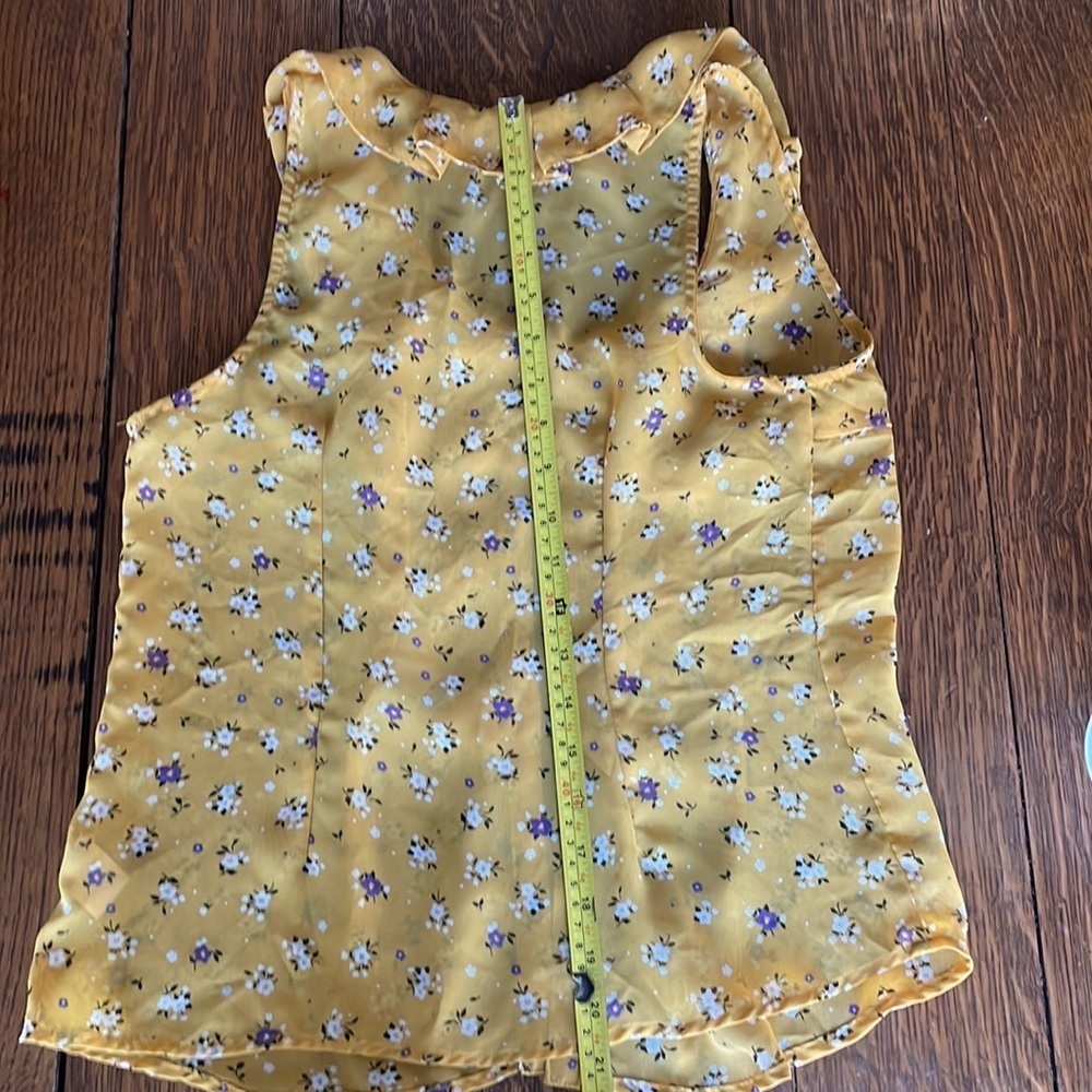 Flirty Summer Ruffly Sleeveless Top - Picture 8 of 8